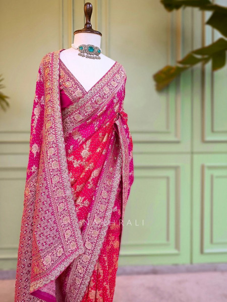 Sutra Magenta Bandhani Saree With Running Blouse Piece