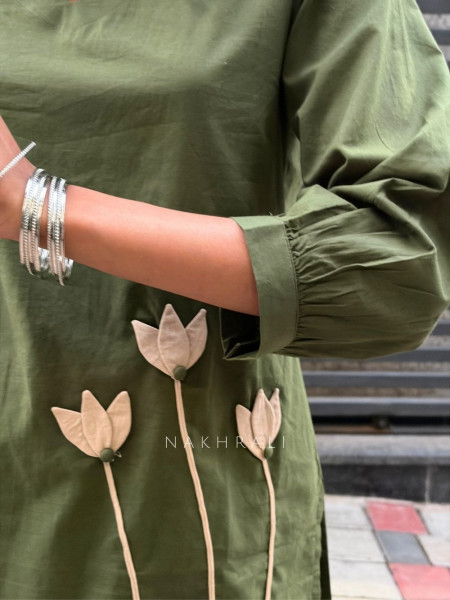 Kivya Green Cotton Co Ord Set with Embroidered Detailing