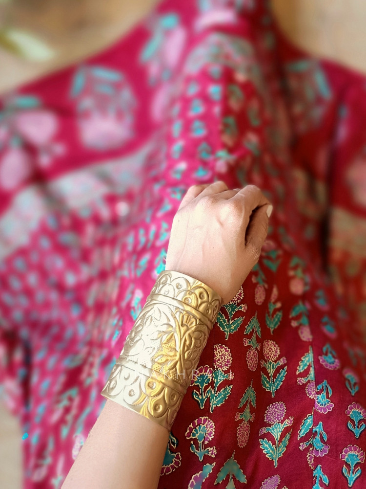 Image of Mewad Golden Handcuff