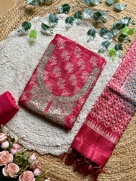 Nooraniya Gajari Embroidered Dress Material Set