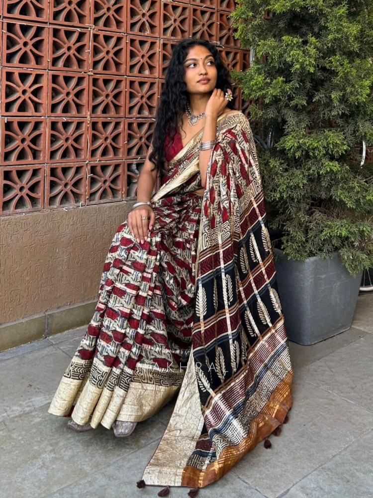 Image of Zehra Maroon Printed Saree