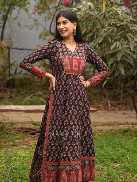 Feroz Black Cotton Flared Kurta