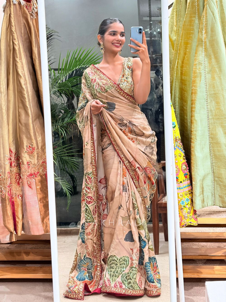 Image of Lycoris Peach Silk Saree with Mirror &amp; Thread Work