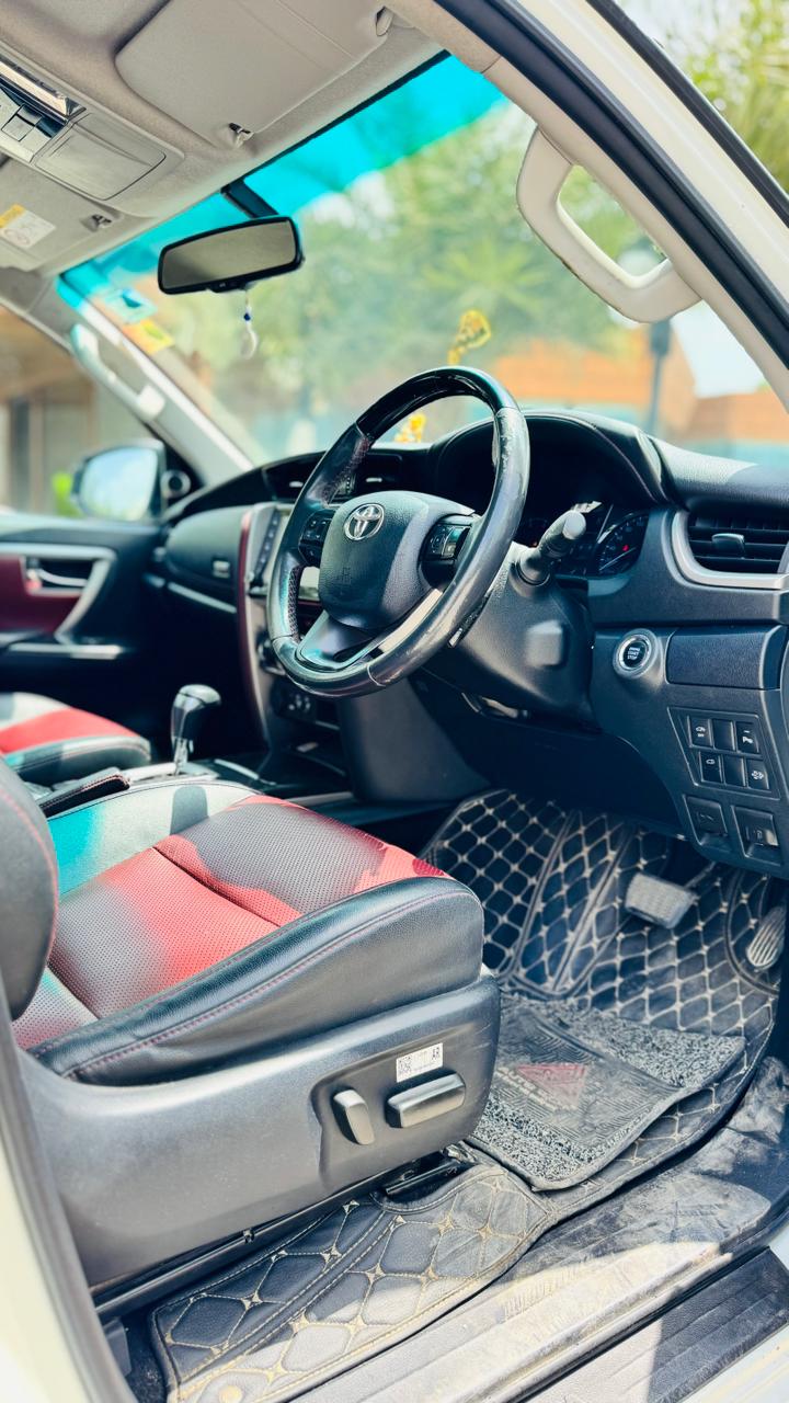 TOYOTA FORTUNER LEGENDER