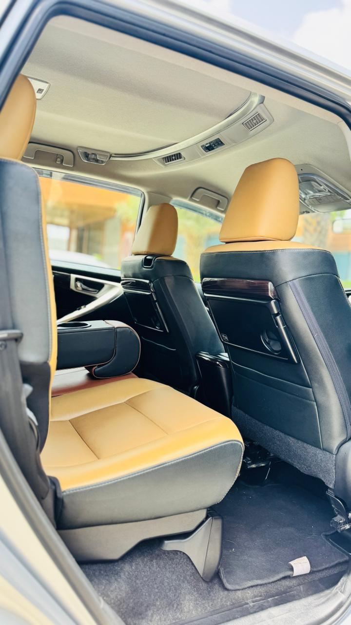 TOYOTA INNOVA CRYSTA 24 Z