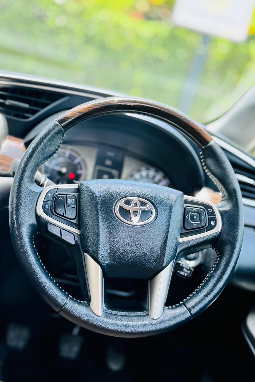 TOYOTA INNOVA CRYSTA 24 Z