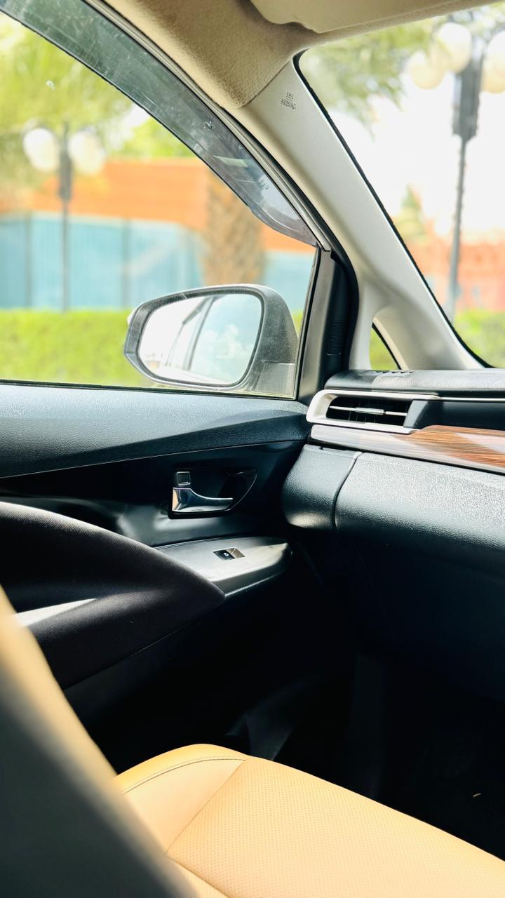 TOYOTA INNOVA CRYSTA 24 Z