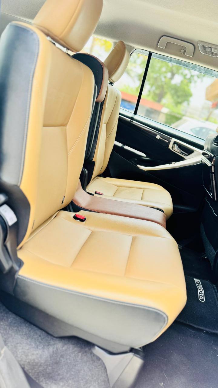 TOYOTA INNOVA CRYSTA 24 Z