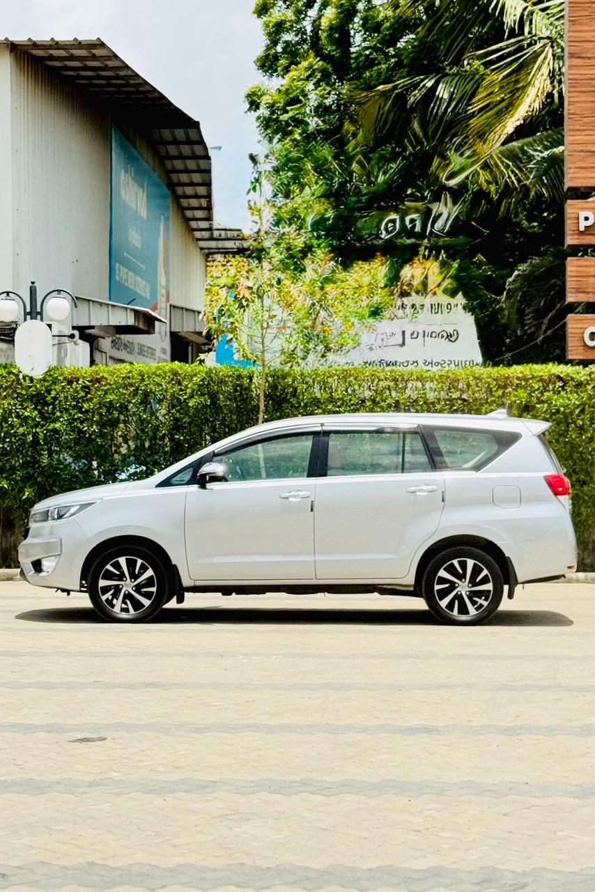 TOYOTA INNOVA CRYSTA 24 Z