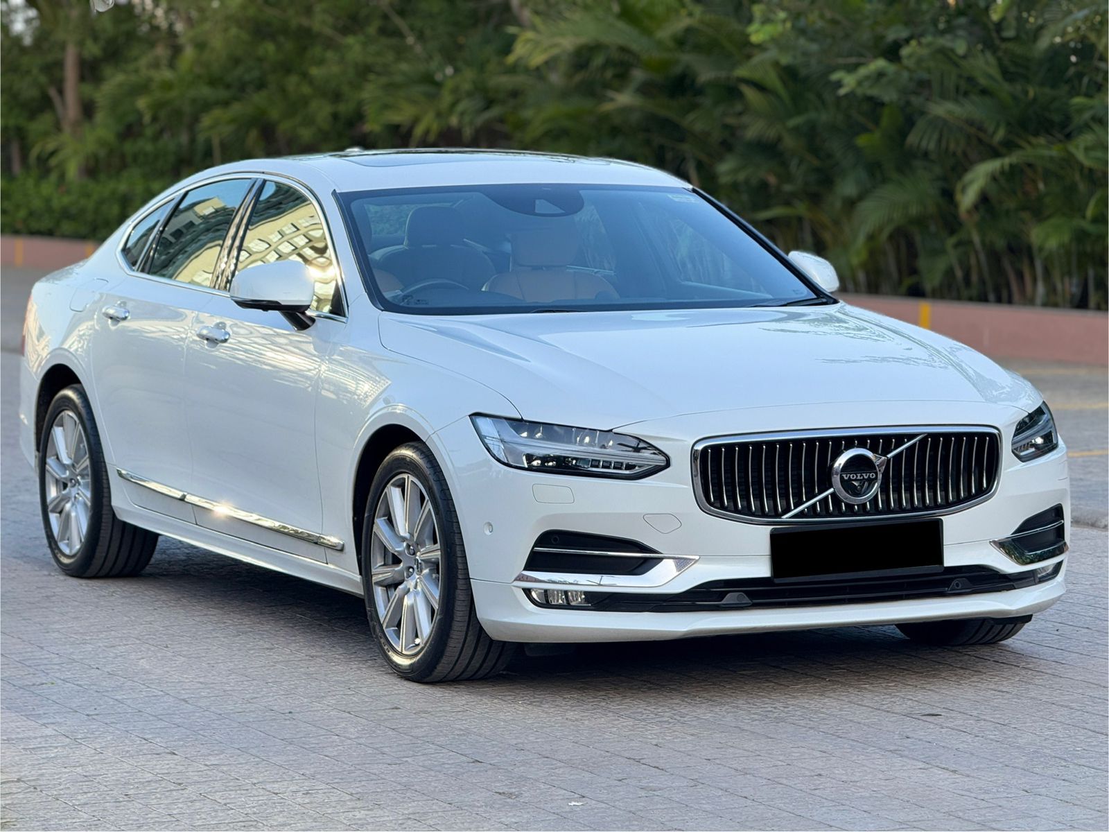 VOLVO S90 D4