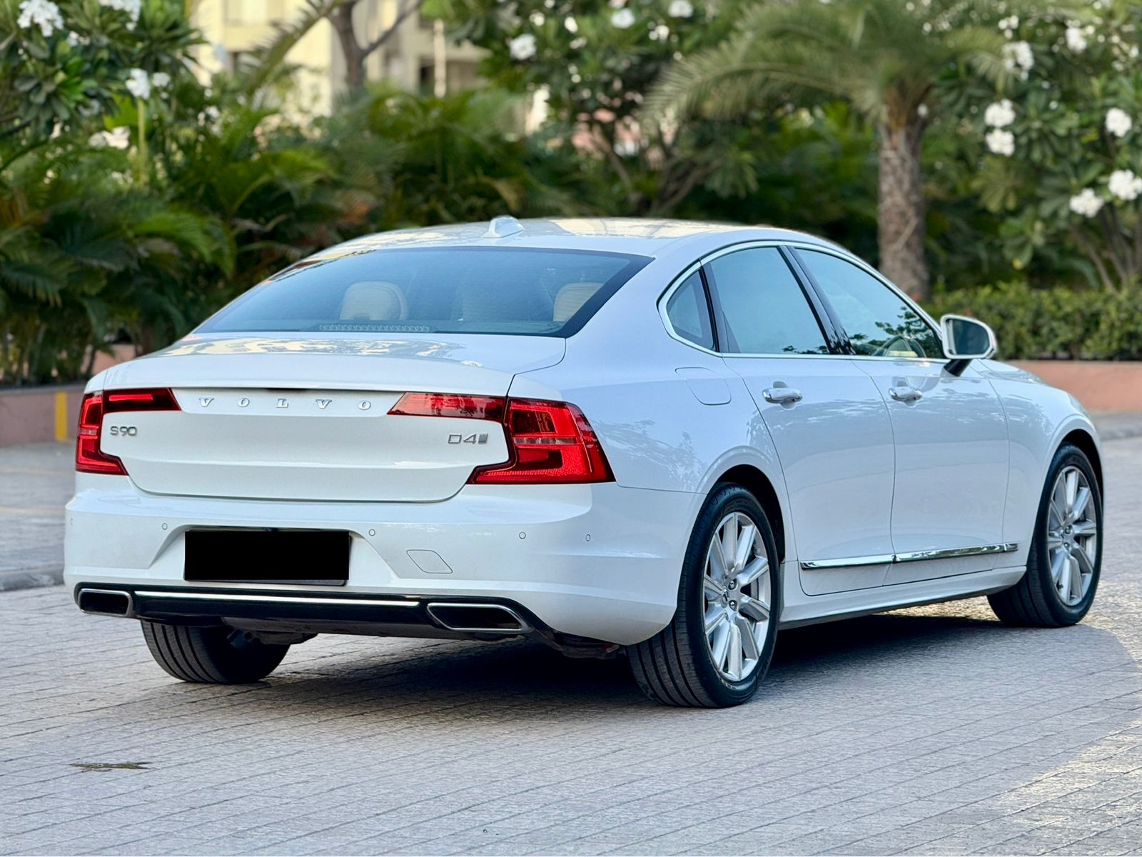 VOLVO S90 D4