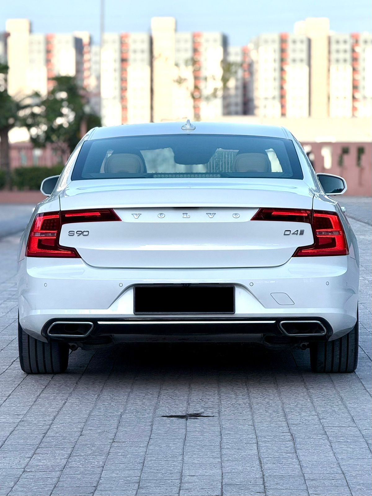 VOLVO S90 D4