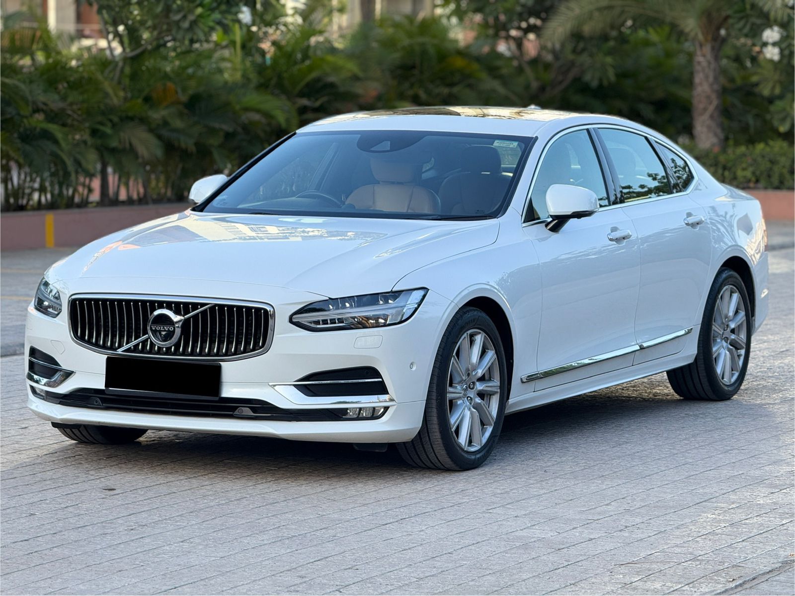 VOLVO S90 D4