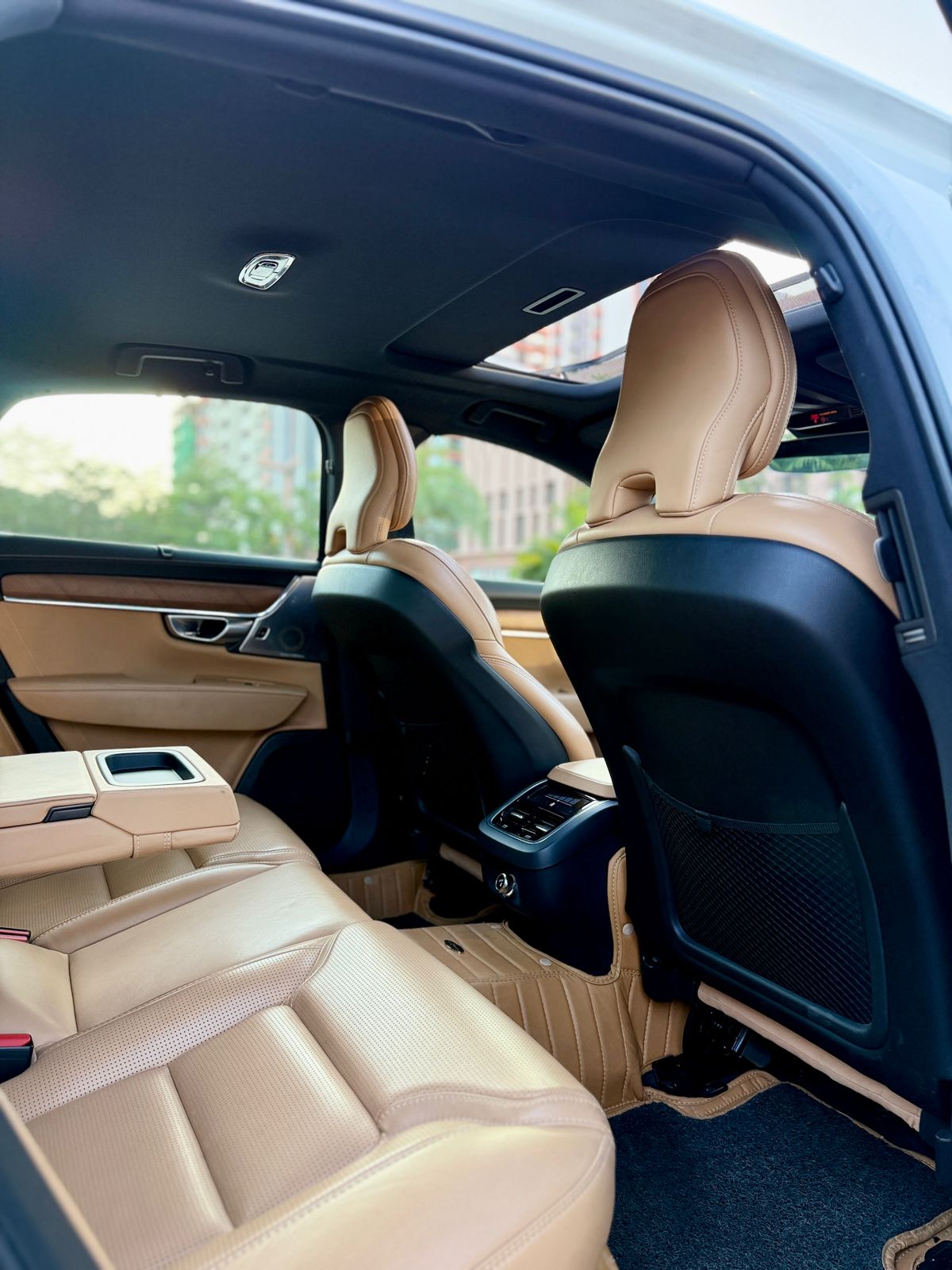 VOLVO S90 D4