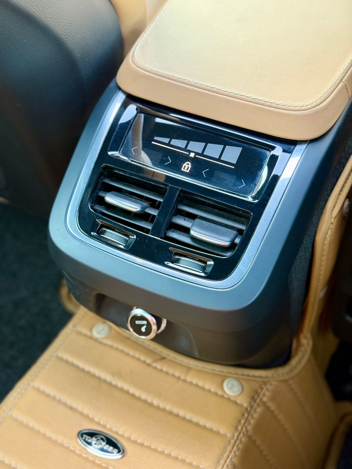 VOLVO S90 D4
