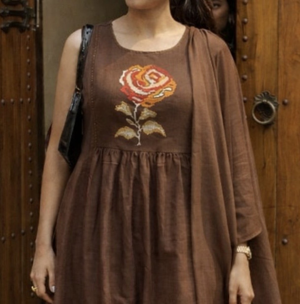 Pure cotton embroidered kurta set with 3/4 sleeves