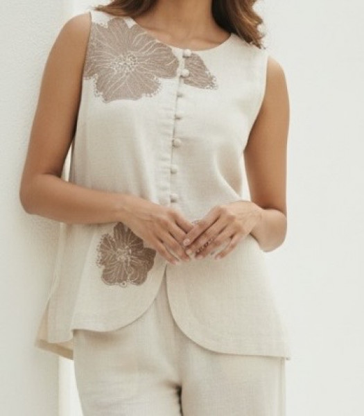 Linen Co-ord set with appliqué work with 3/4 sleeves