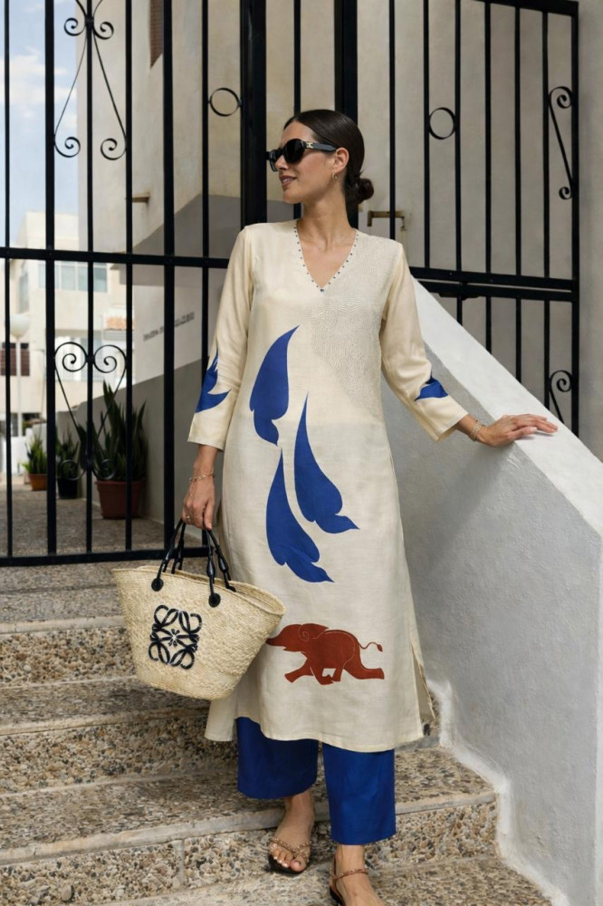 Image of Soft muslin digital print kurta paired with pants