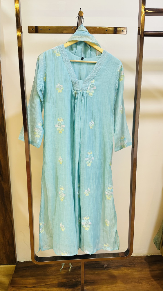 Image of Pure Mul chanderi embroidered kurta set