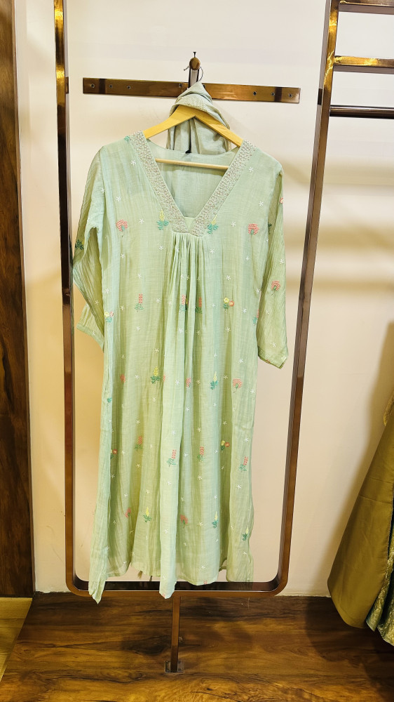 Image of Pure Mul chanderi embroidered kurta set