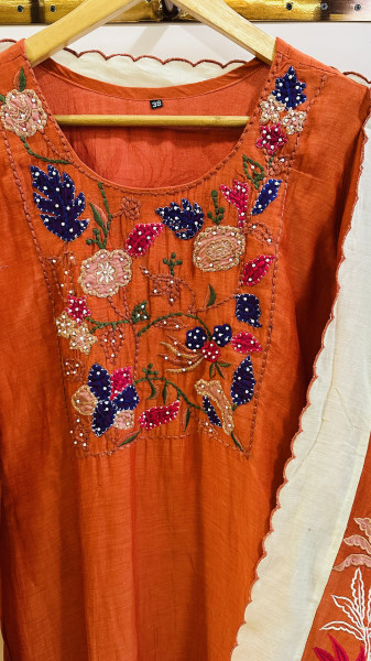 Mul chanderi kurta appliqué and thread detailed kurta set