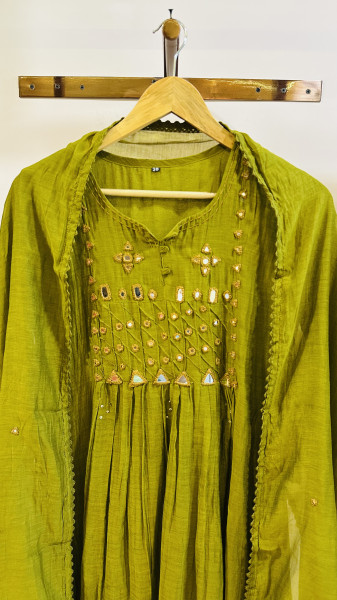 Pure Mul chanderi kurta set with real mirror and thread detailing