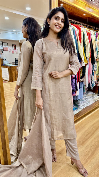 Mul chanderi kurta set with self shade tissue paneling