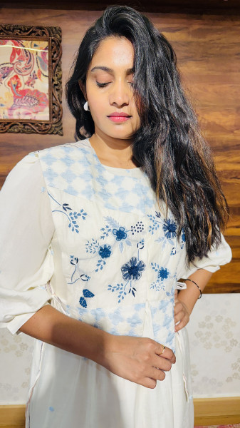 Mul chanderi kurta set with with embroidered bib