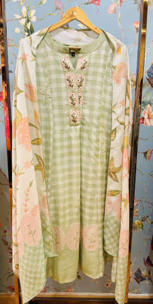 Soft linen kurta set with attached lining