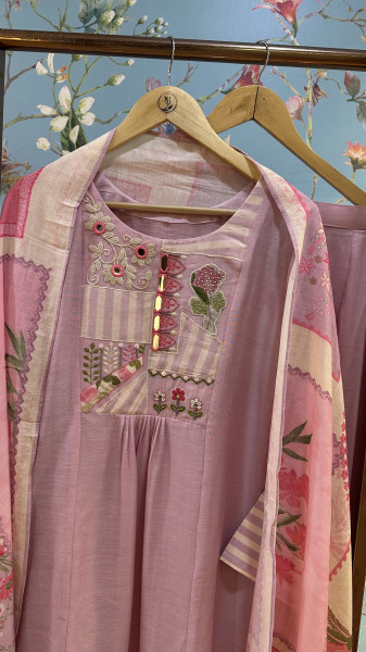 Soft linen embroidered and mirror detailed kurta set with attached lining