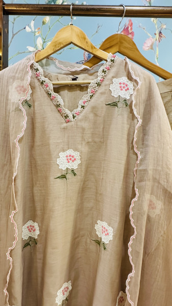 Mul chanderi embroidered and patch detailed kurta set