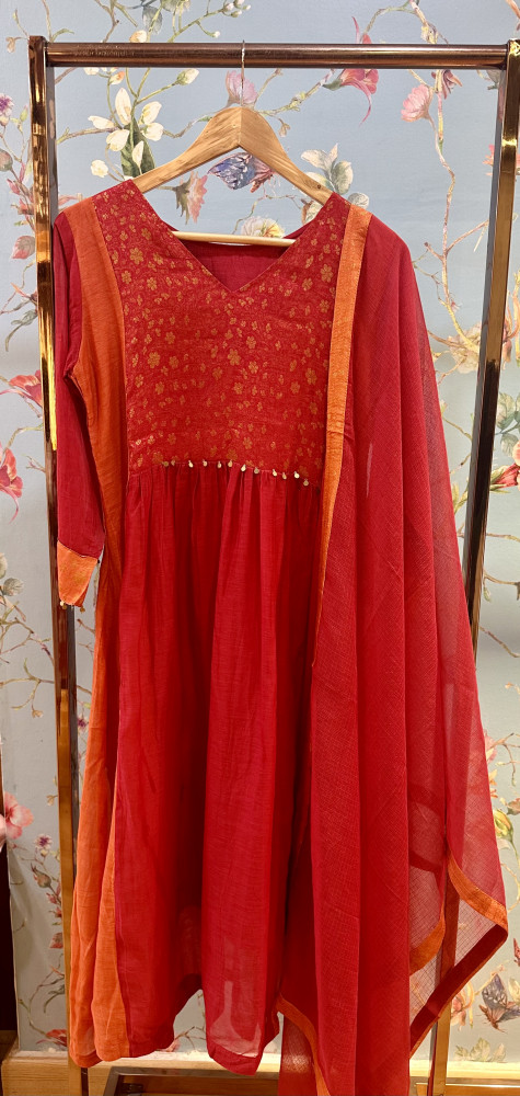 Image of Mul chanderi Banarasi detailed kurta set