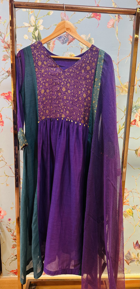 Image of Mul chanderi Banarasi detailed kurta set