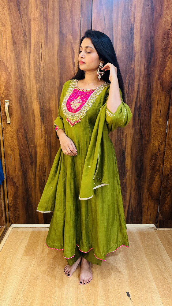 Image of Mul chanderi Bandhani fit and flare  kurta set with intricate hand detailing