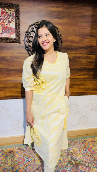 Pure cotton striped kurta with floral 3d appliqué detailing paired with straight pants