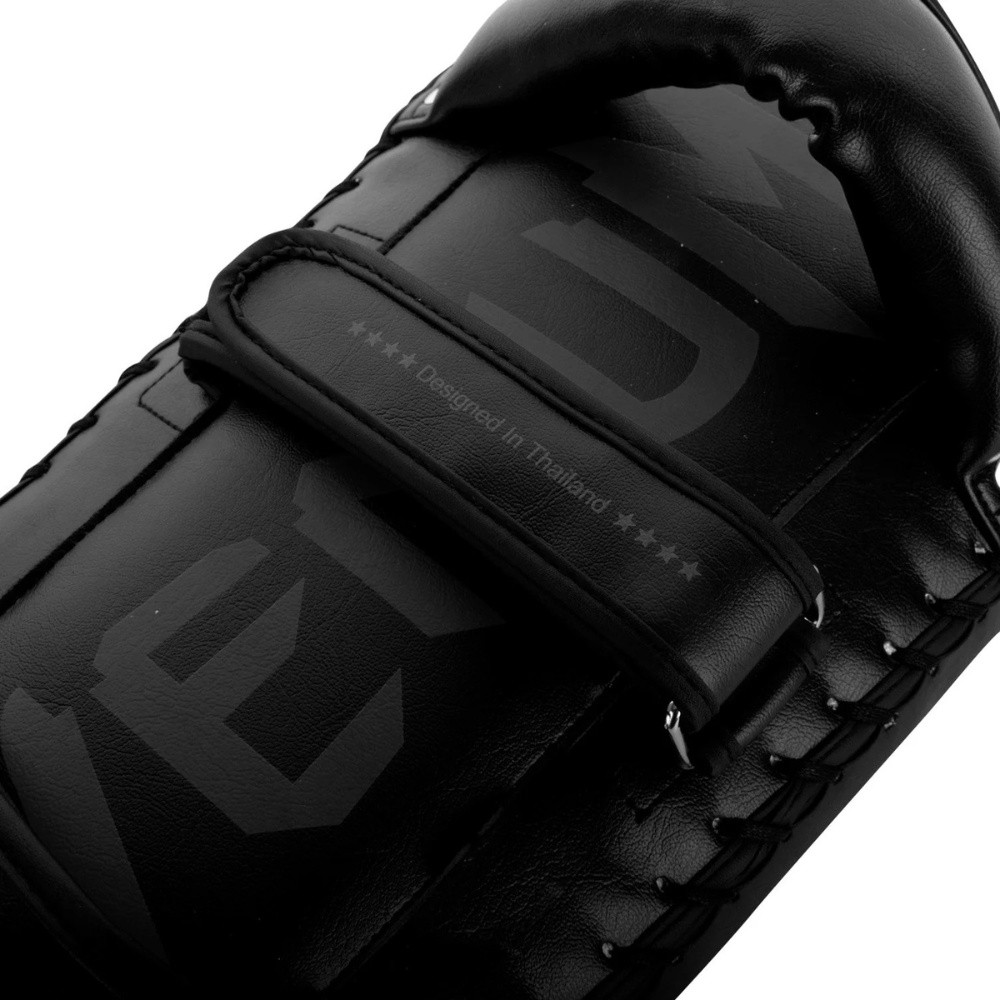 VENUM GIANT KICK PADS PAIR
