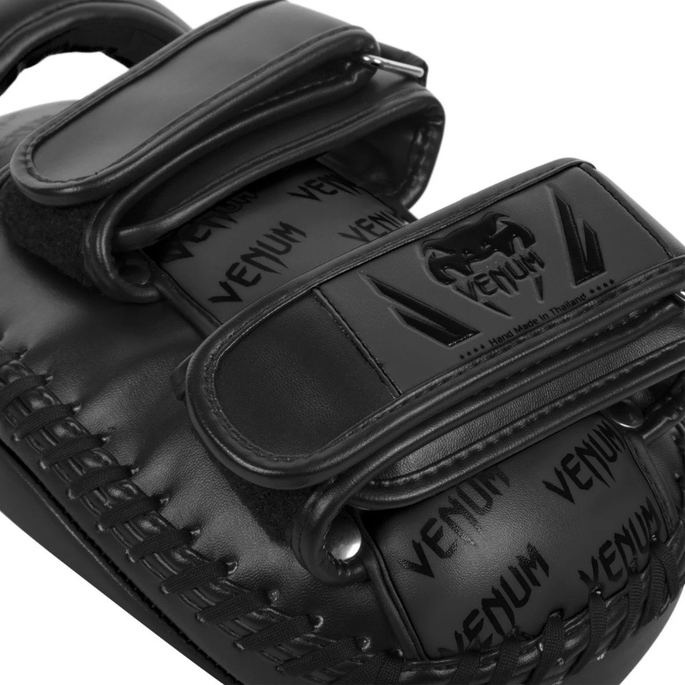 VENUM LIGHT KICK PADS PAIR