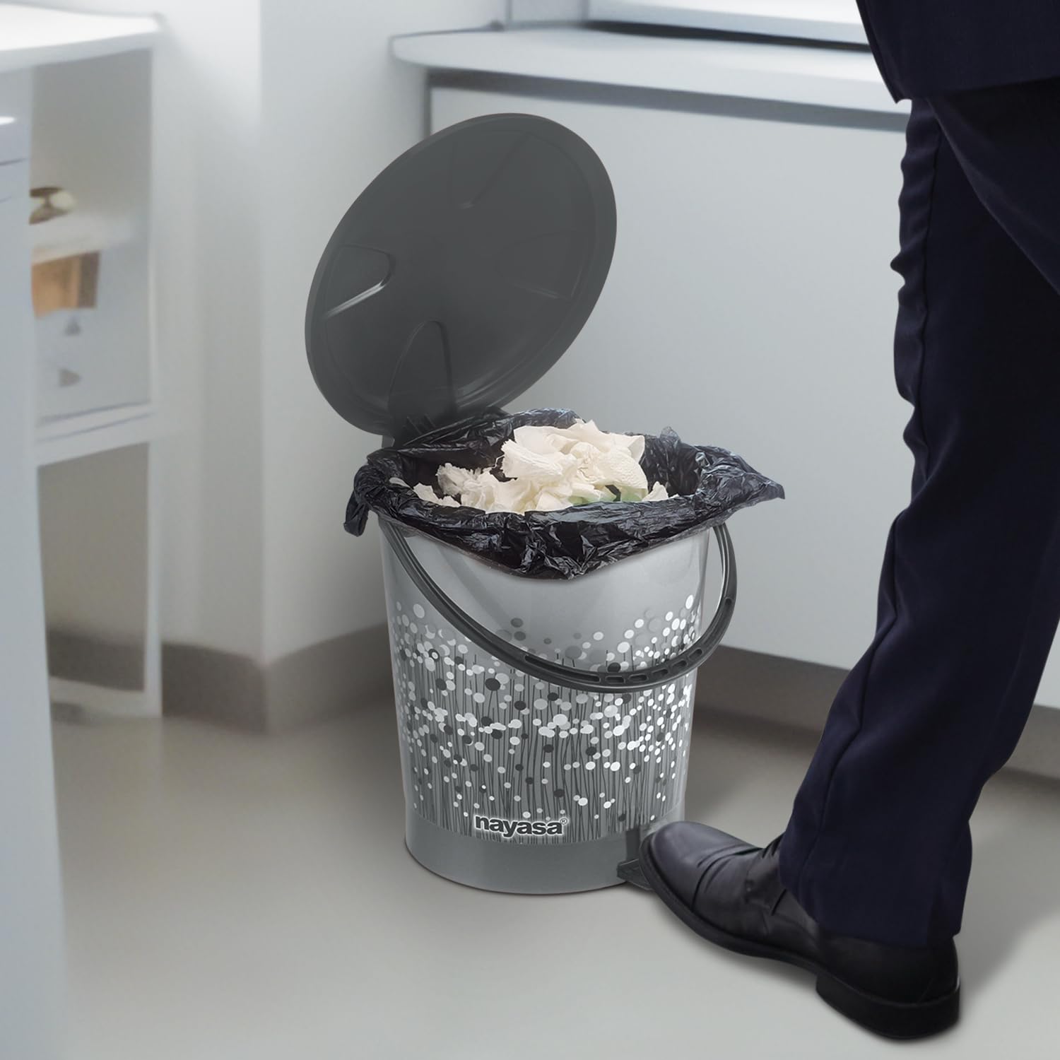 Plastic Dustbin Paddle Nyasa 15 Liter