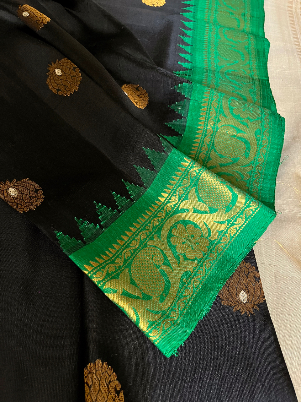 Gadwal silk handloom saree