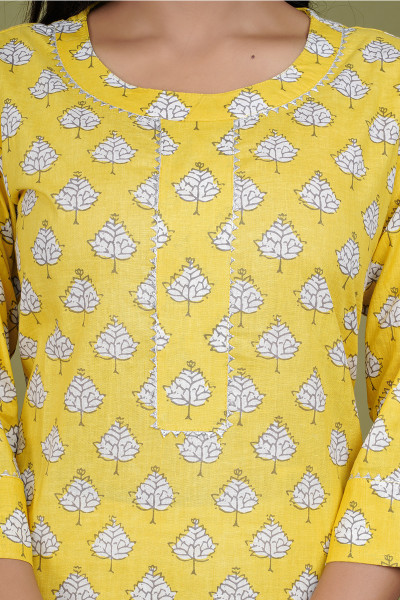 Women Pure Cotton Straight Round Neck Kurta Palazzo DupattaSet
