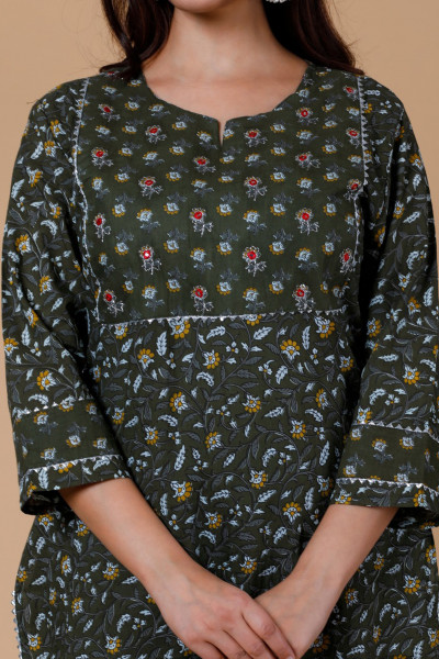Women Pure Cotton Straight Round Neck Kurta Palazzo DupattaSet