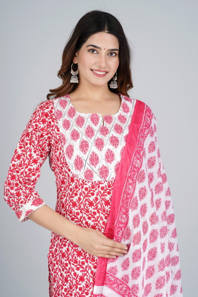 Women Pure Cotton Straight Round Neck Kurta Palazzo DupattaSet