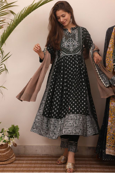 Women Cotton Rayon Flared Round Neck Kurta Pant DupattaSet