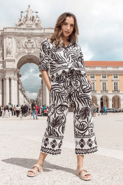 Suriname Black Top Collar