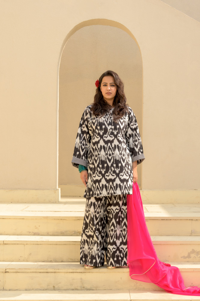 Image of Chikki Set, Tribakat Black