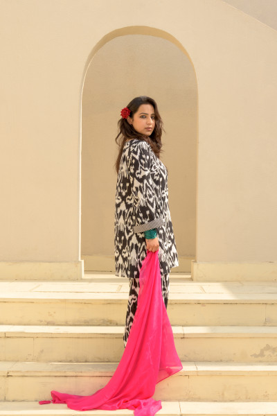 Chikki Set, Tribakat Black