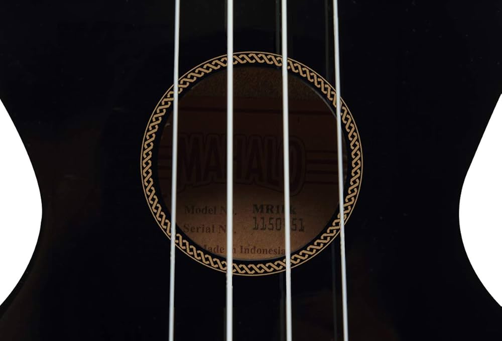 Mahalo MR1BK Rainbow Series Soprano Black With Bag Ukulele
