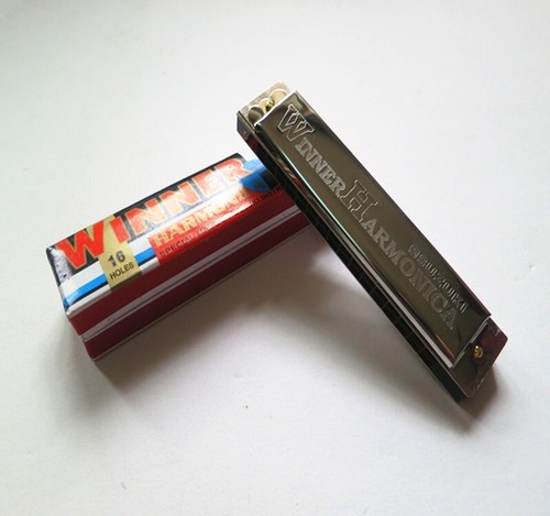 Suzuki W-16C Winner Series / Tremolo Harmonica
