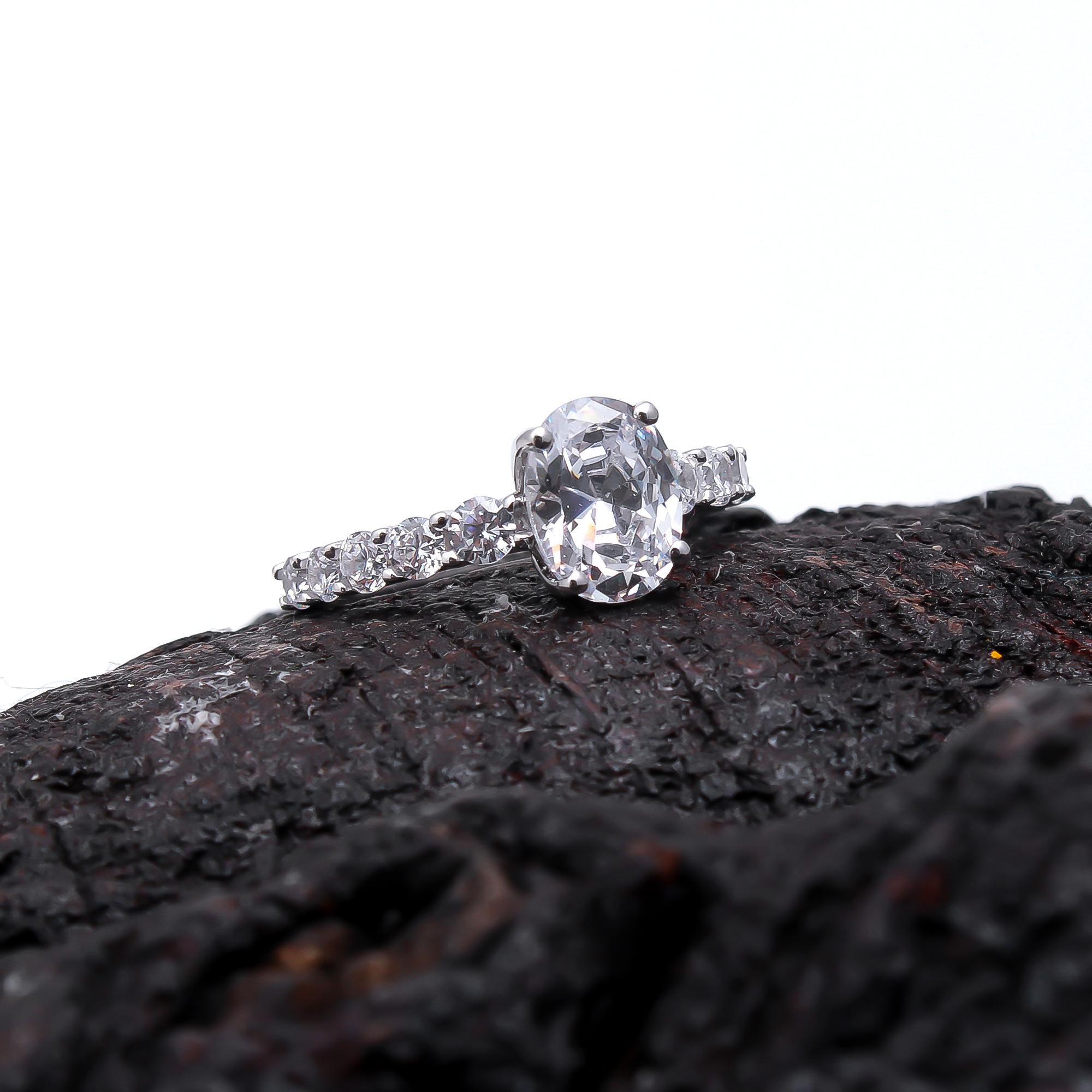 Lab grown Diamond Oval Engagement Ring