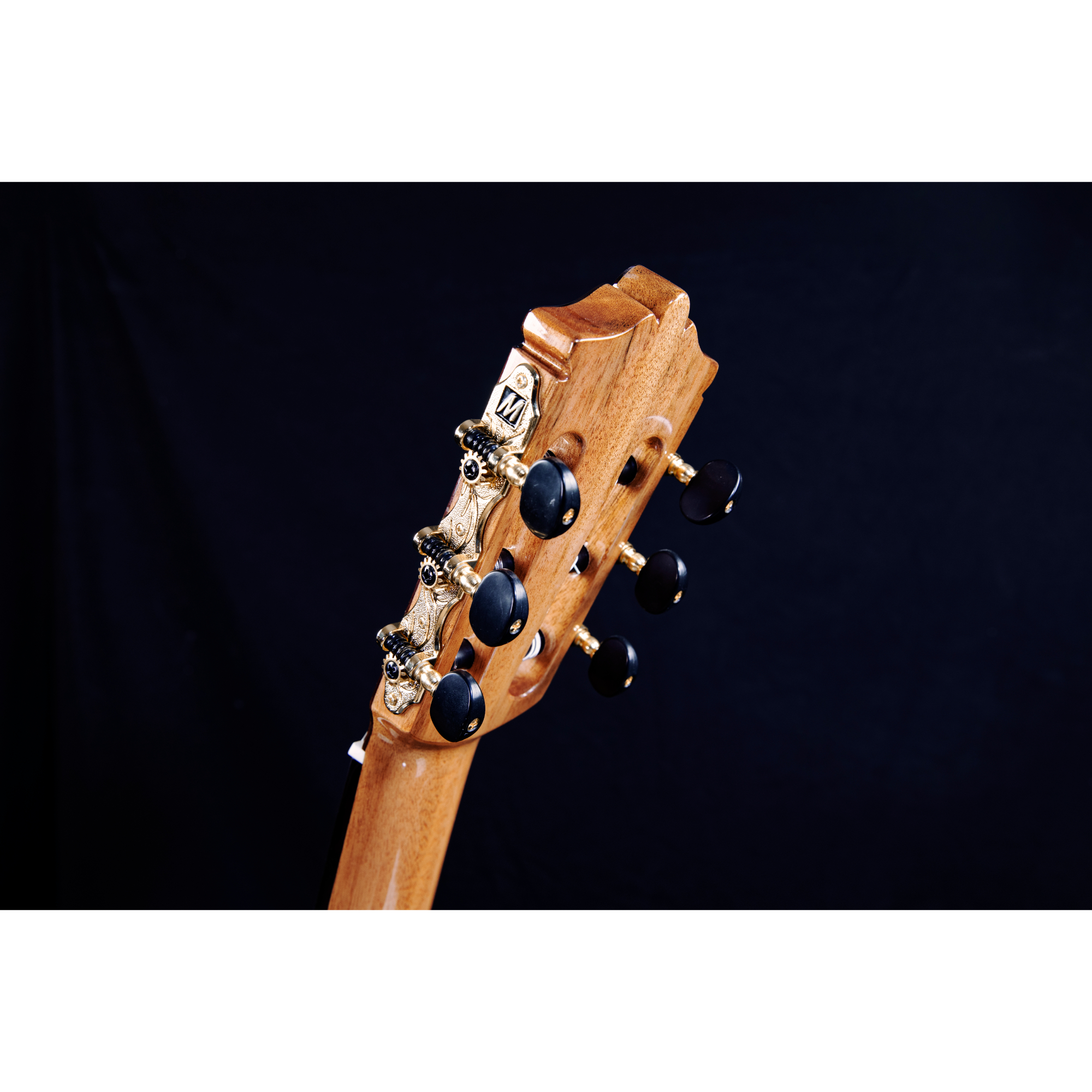 MARTINEZ MC-58C SOLID CEDAR TOPINDIAN ROSEWOOD CLASSICAL GUITAR NATURAL